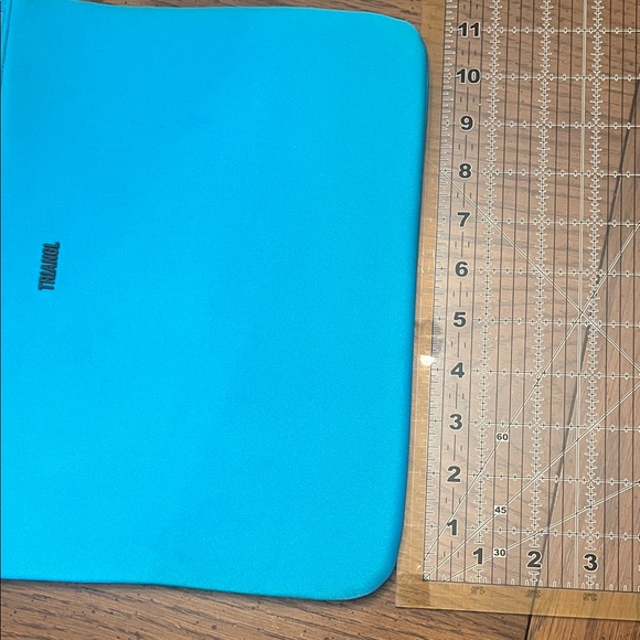 Triangl Santa Rosa blue neoprene zip pouch - Picture 9 of 9